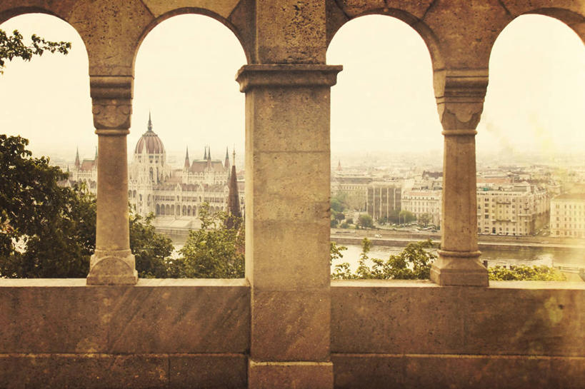 无人,横图,室外,白天,城市,建筑,欧洲,柱子,拱门,尖顶,首都,历史,天空,地标建筑,摄影,宁静,布达佩斯,圆顶建筑,树梢,多瑙河,渔人堡,彩图