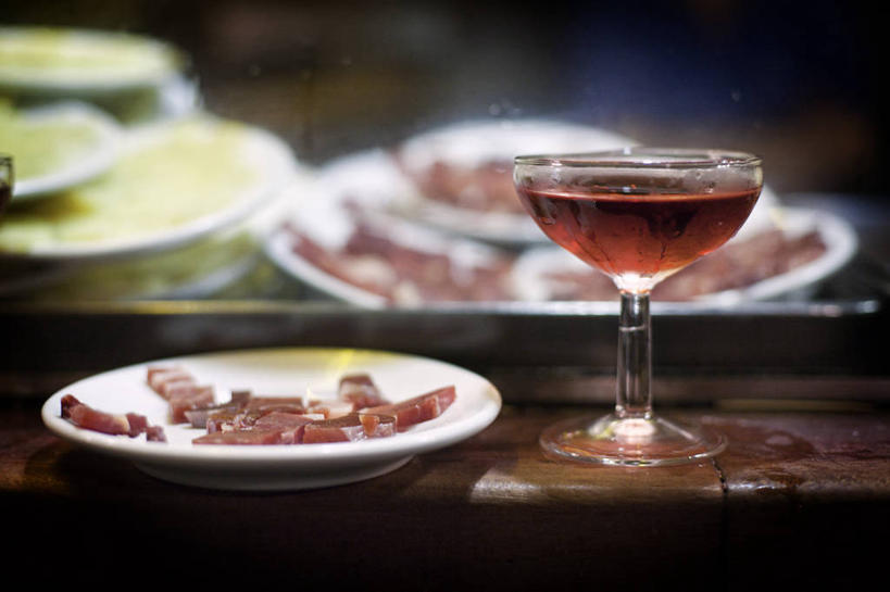 葡萄酒,无人,横图,室内,特写,桌子,西班牙,巴塞罗那,酒类,火腿,饮食,酒,饮料,盘子,摄影,葡萄酒杯,清新,彩图