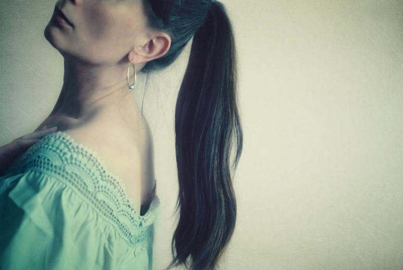 西方人,成年人,中年人,一个人,横图,室内,特写,侧面,欧洲,美国,欧洲人,仅一个女性,仅一个人,弯腰,绿色,仅一个中年女性,个性,摄影,马尾辫,华盛顿州,西雅图,女人,女性,中年女性,白种人,彩图