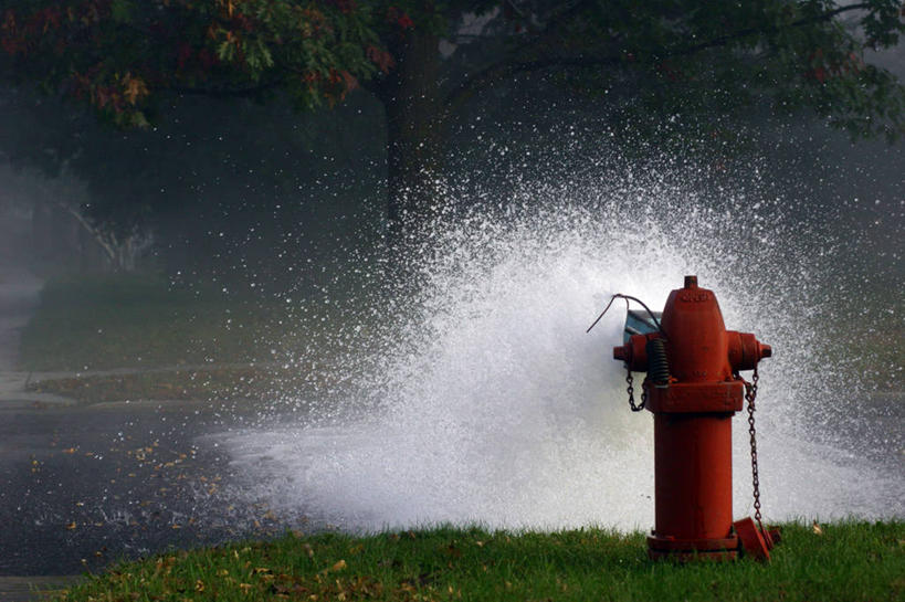 无人,横图,室外,白天,水,雾,消防栓,美国,溅,草,红色,摄影,保护,威斯康星,法拉盛,秋天,彩图