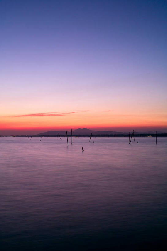 无人,竖图,室外,留白,湖,美景,日落,山,日本,景观,水平线,晚霞,霞光,云,落日,杆,自然,黄昏,景色,彩霞,摄影,宁静,自然风光,茨城县,夕照,薄暮,夕阳,彩图,傍晚,水户,斜阳