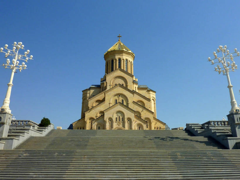 无人,教堂,横图,室外,白天,仰视,路灯,首都,历史,台阶,摄影,宗教,基督教,宗教建筑,万里无云,第比利斯,彩图,低角度拍摄,大教堂