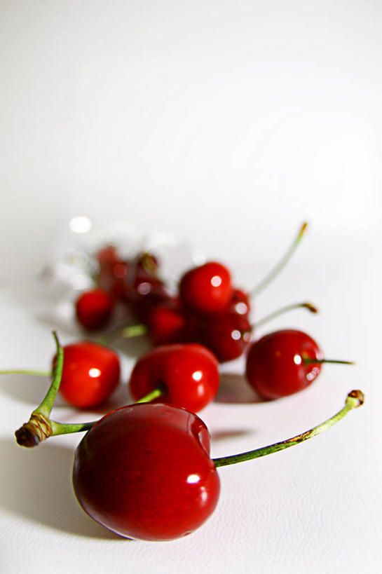 无人,竖图,特写,白色背景,樱桃,水果,日本,许多,光线,茎,光芒,很多,饮食,红色,摄影,简单,清新,健康食物,彩图,影棚拍摄