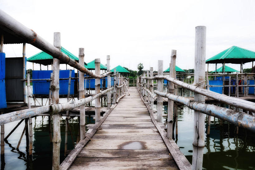 无人,码头,横图,室外,水,孟加拉国,亚洲,反射,木制,首都,盒子,摄影,南亚,万里无云,孟加拉人民共和国,达卡,彩图