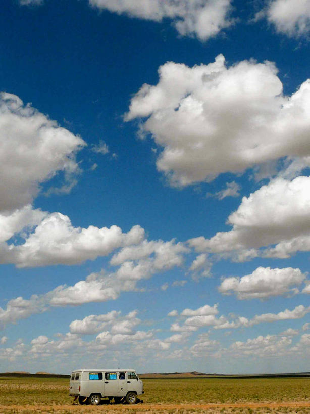 无人,竖图,室外,白天,蒙古,地平线,田地,云,辽阔,地面,草,天空,自然,广阔,运输,摄影,宁静,一望无际,延伸,天地相交,无边无际,一马平川,彩图