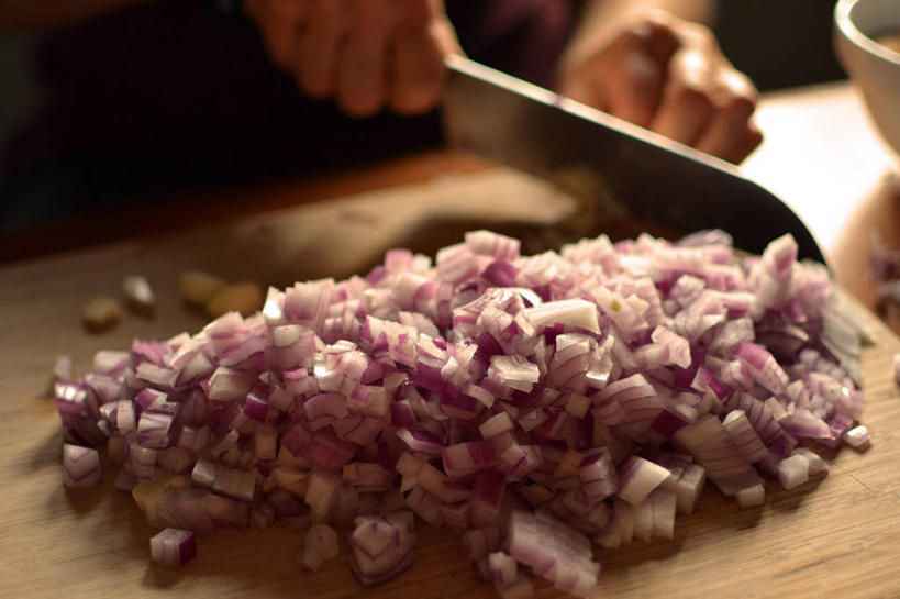 手,一个人,横图,室内,特写,白天,蔬菜,美国,准备,切块,拿着,饮食,切,摄影,堆,部分,华盛顿州,彩图