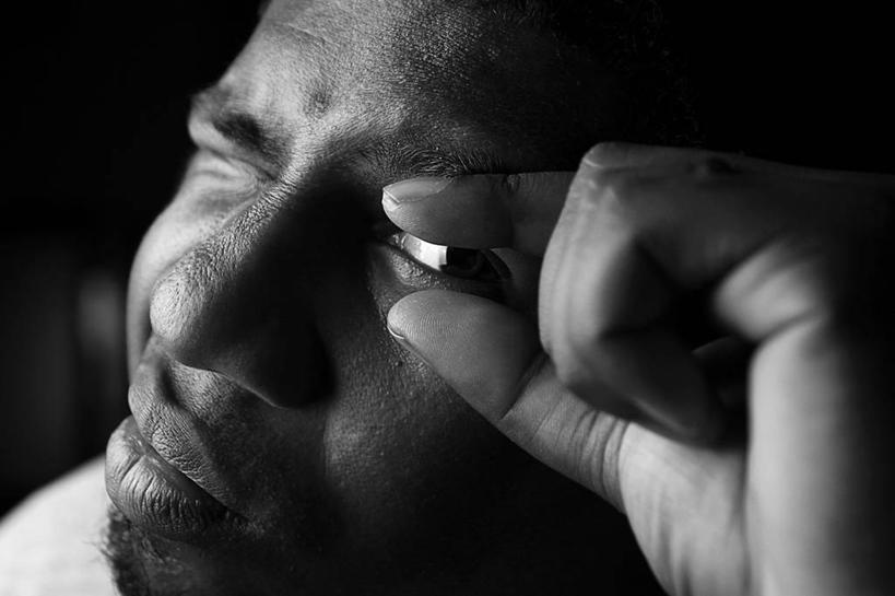 成年人,中年人,一个人,横图,黑白,室内,特写,美国,仅一个男性,仅一个人,仅一个中年男性,摄影,部分,肖像,猜疑,男人,男性,中年男性,非洲人