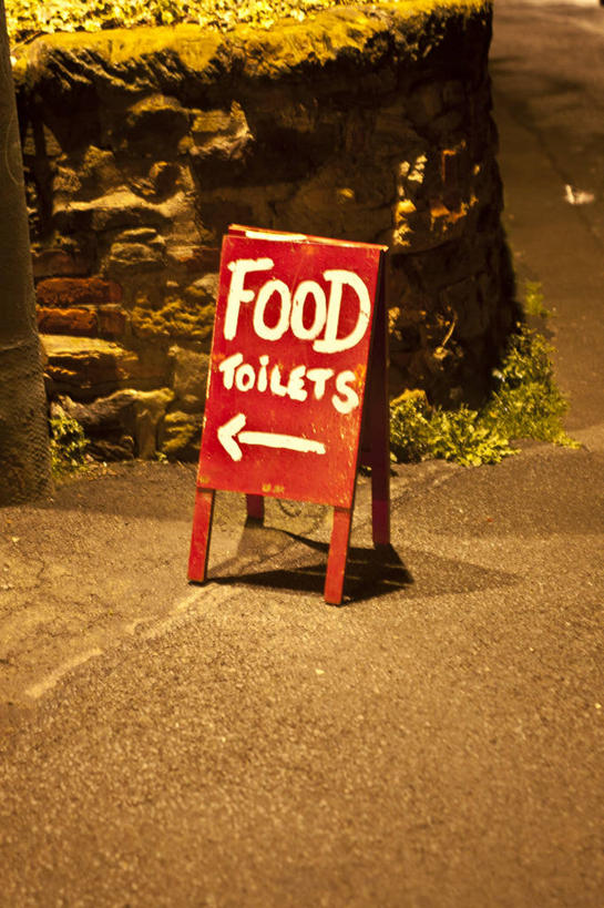 无人,竖图,室外,白天,通讯,路,指示牌,英国,标志,文字,方向,标识,箭头,红色,摄影,指导,英文字母,宁静,指向,簇,彩图