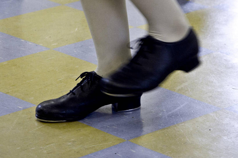 儿童,腿,一个人,横图,室内,白天,纯洁,鞋子,英国,仅一个女性,仅一个人,表演,小孩,仅一个小孩,可爱,童年,童趣,摄影,部分,踢踏舞,童真,烂漫,无邪,四肢,技能,米德尔塞克斯,天真,女孩,女人,女性,孩子,彩图,舞蹈,女生