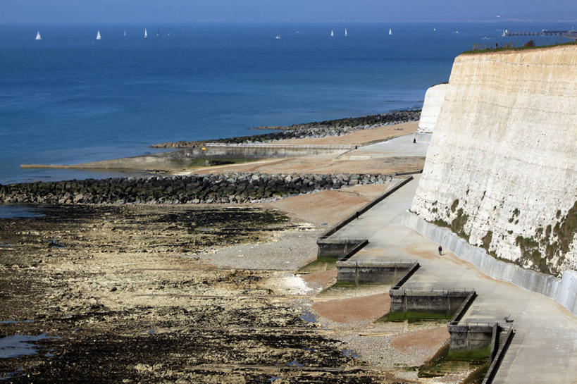 横图,室外,白天,海洋,美景,船,英国,欧洲,景观,水平线,悬崖,英格兰,天空,自然,景色,摄影,退潮,宁静,西欧,自然风光,大不列颠,大不列颠及北爱尔兰联合王国,大不列颠及爱尔兰联合王国,萨塞克斯,萨塞克斯郡,苏塞克斯,东萨塞克斯郡,岩石,彩图,大不列颠王国,大英帝国,联合王国,日不落帝国
