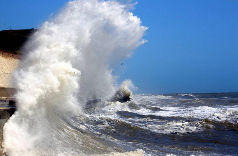 无人,横图,室外,白天,海浪,海洋,美景,英国,景观,水平线,破坏,自然,波浪,景色,摄影,涨潮,宁静,自然风光,万里无云,危险,彩图