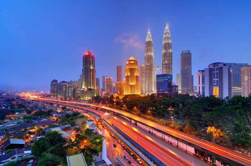 无人,横图,室外,夜晚,长时间曝光,度假,美景,天际线,城市风光,城市,建筑,路,路灯,摩天大楼,汽车,马来西亚,景观,云,塔,桥,首都,娱乐,树,天空,享受,休闲,景色,放松,运输,摄影,照亮,吉隆坡,联邦区,彩图