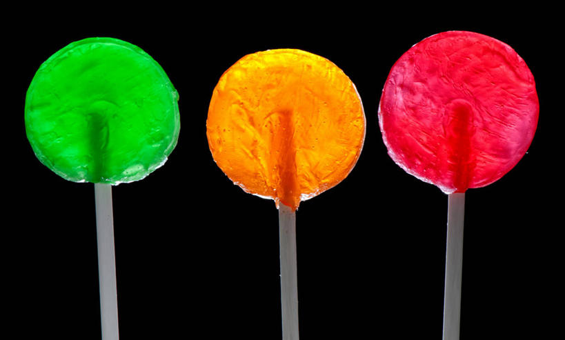 无人,横图,特写,安全,加拿大,黑色背景,棒棒糖,红绿灯,食品,信号灯,交通,三个,红色,蓝色,绿色,甜食,警示,摄影,多样,提示,流通,交通信号灯,行人信号灯,想法,彩图,影棚拍摄