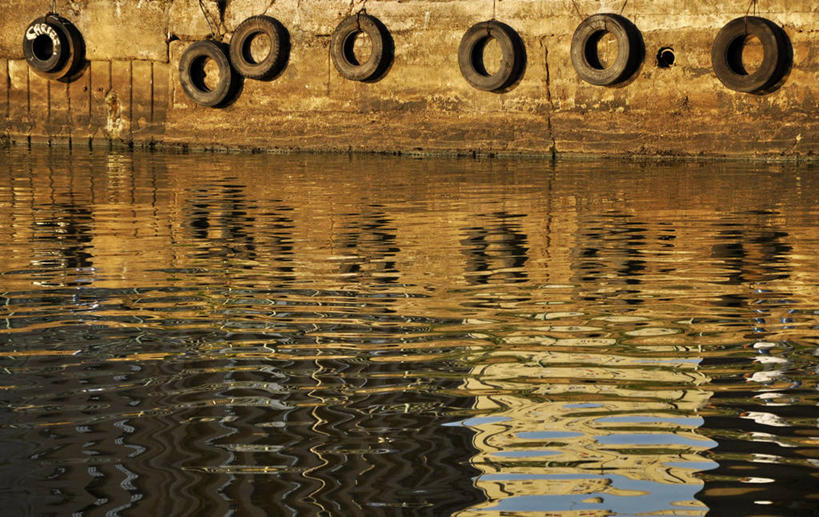 无人,码头,横图,室外,白天,河流,水,船,日光,巴西,波纹,反射,自然,轮胎,南美,运输,摄影,宁静,南美洲,拉丁美洲,美洲,巴西联邦共和国,亚美利加洲,南亚美利加洲,南大河州,南里奥格兰德州,彩图