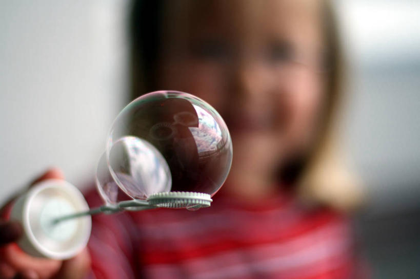 儿童,脸,头,脸颊,一个人,横图,室外,特写,白天,纯洁,德国,仅一个女性,仅一个人,透明,反射,光线,光芒,拿着,吹泡泡,肩膀,小孩,泡泡,仅一个小孩,可爱,童年,童趣,摄影,脆弱,童真,烂漫,无邪,天真,女孩,女人,女性,孩子,头部,脸部,脸蛋,面部,彩图,女生