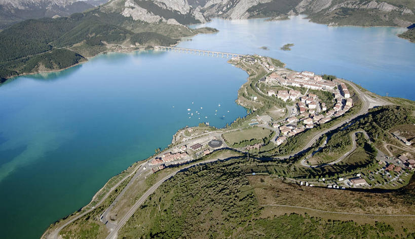 无人,横图,俯视,航拍,室外,白天,美景,水,西班牙,地形,景观,乡村,蓝色,自然,景色,摄影,宁静,鸟瞰,自然风光,莱昂省,自然地理,彩图,高角度拍摄