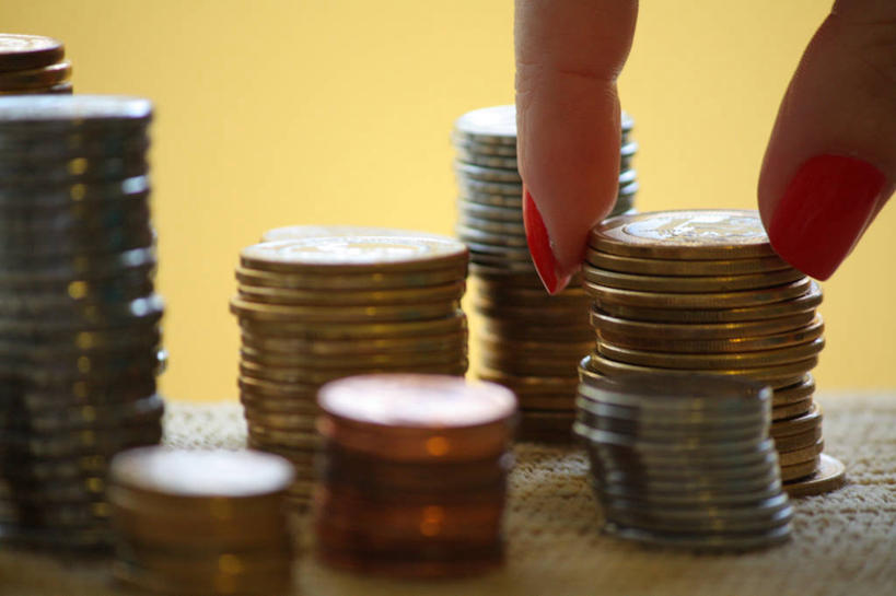 成年人,一个人,横图,室内,特写,钱,巴西,仅一个女性,许多,堆叠,钱币,很多,拿着,手指,财富,金融,摄影,经济,多样,部分,流通,贸易,货币,现金,硬币,彩图,巴西货币,巴西雷亚尔,雷亚尔