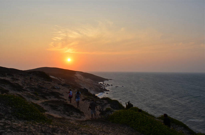 三个人,横图,室外,旅游,度假,海洋,日落,太阳,巴西,海岸线,水平线,娱乐,天空,自然,享受,休闲,大西洋,南美,放松,摄影,宁静,南美洲,拉丁美洲,美洲,巴西联邦共和国,亚美利加洲,山口,南亚美利加洲,塞阿拉,塞阿拉州,塞阿腊,冒险,岩石,步行,彩图