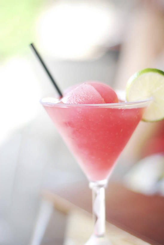 点心,面包,无人,竖图,室外,特写,白天,澳大利亚,切开,食品,面点,吐司,饮食,食物,糕点,切,寒冷,摄影,法式面包,清新,悉尼,剖面,吐司面包,切面,酸橙,新南威尔士,马提尼酒杯,彩图,多士,听型面包,装饰菜