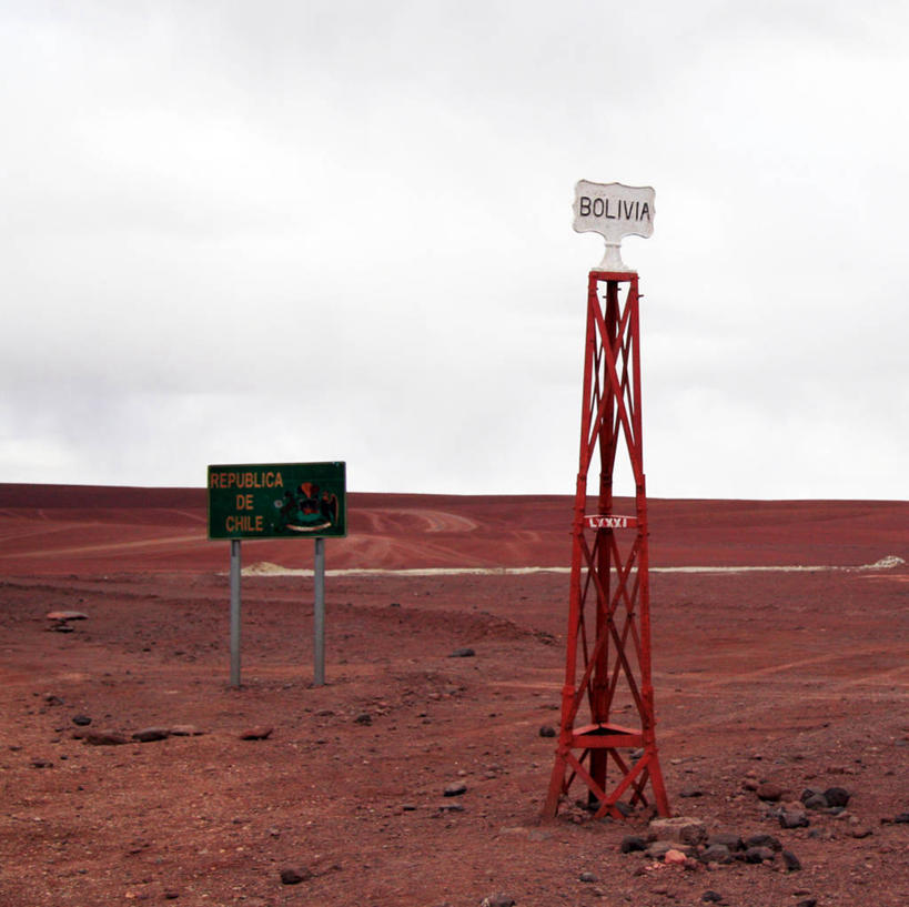 无人,横图,室外,白天,通讯,玻利维亚,分离,标志,地平线,陆地,辽阔,地面,红色,天空,广阔,摄影,英文字母,一望无际,边界,延伸,天地相交,无边无际,一马平川,彩图