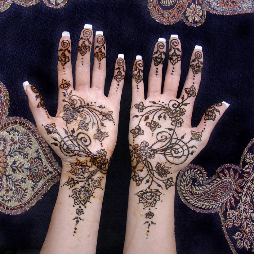 成年人,手,一个人,方图,室内,特写,纺织品,德国,仅一个女性,花纹,艺术,彩绘,首都,文化,柏林,摄影,部分,人体彩绘,美观,纹身彩绘,设计,彩图,传统文化