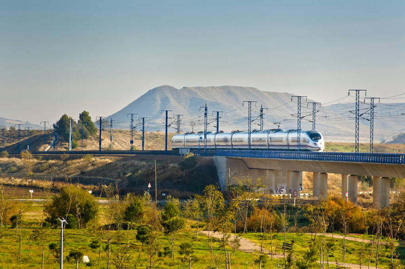 无人,横图,室外,白天,山,路,铁路,火车,西班牙,地形,桥,轨道,交通,铁轨,首都,树,绿色,天空,自然,马德里,运输,摄影,马德里省,彩图