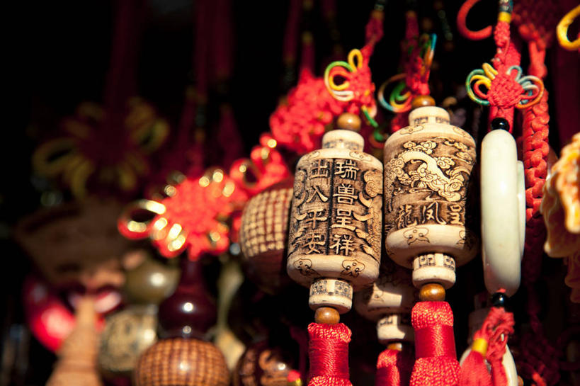 无人,横图,室外,特写,白天,日光,许多,吊挂,悬挂,丰富,市场,很多,挂,工艺品,汉字,零售,摄影,中国文化,陕西省,美术工艺,彩图