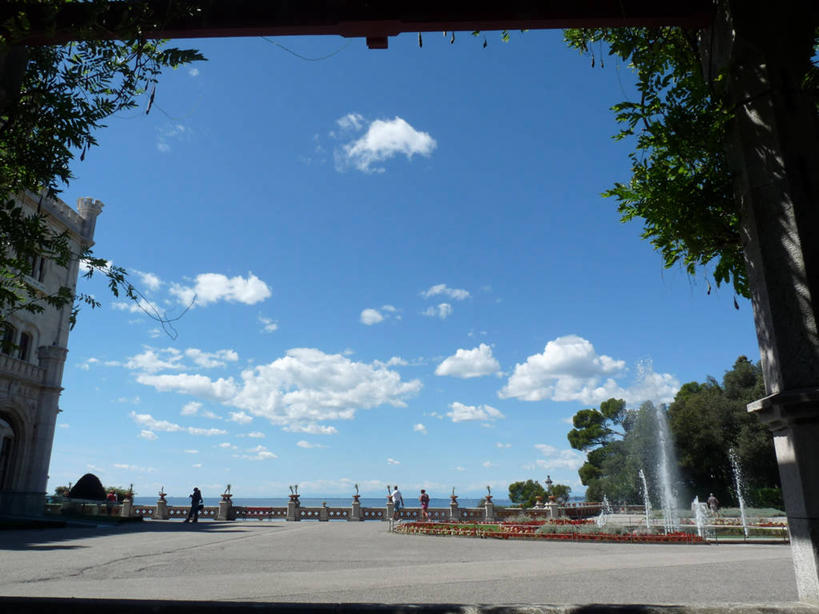 栏杆,横图,室外,白天,喷泉,意大利,欧洲,流水,云,树,天空,自然,摄影,宁静,南欧,意大利共和国,弗留利.威尼斯朱利亚,弗留利.威尼斯朱利亚大区,彩图