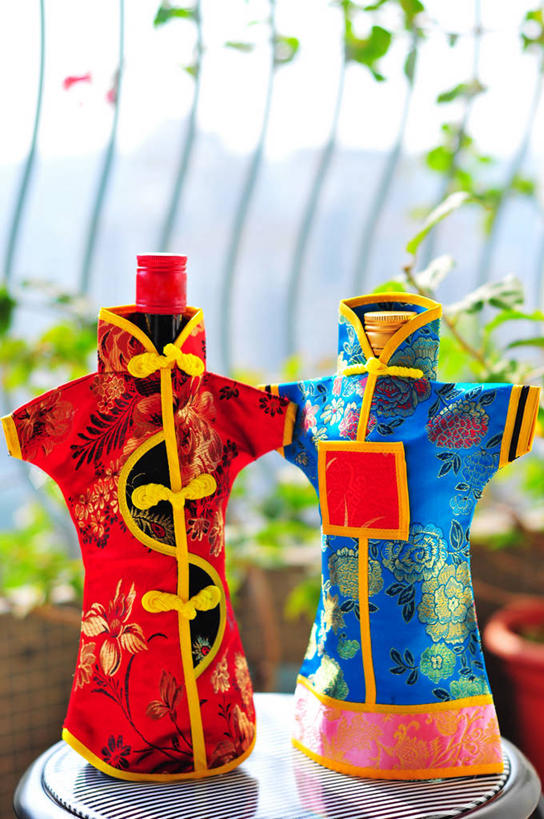 无人,竖图,室外,特写,白天,澳门,旗袍,庆祝,并排,酒类,饮食,酒,酒瓶,饮料,两个,摄影,多样,中国文化,彩图