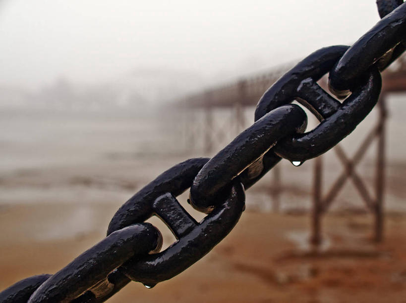 无人,横图,室外,特写,白天,西班牙,湿,水滴,联系,力量,摄影,铁环,锁链,链条,束缚,限制,约束,彩图