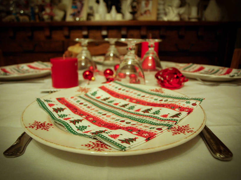 无人,横图,室内,特写,晚餐,桌子,法国,圣诞节,桌布,盘子,餐巾,汤匙,摄影,葡萄酒杯,上萨瓦,彩图