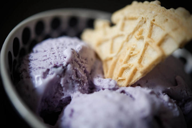 点心,无人,横图,特写,美国,黑色背景,食品,甜点,甜品,食物,糕点,甜食,冰淇淋,诱惑,摄影,维吉尼亚,彩图,影棚拍摄,蓝莓冰淇淋