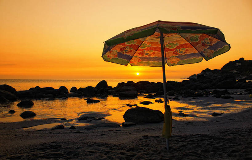 无人,横图,室外,白天,海洋,日落,太阳,意大利,反射,伞,雨伞,遮阳伞,阳伞,天空,自然,摄影,宁静,太阳伞,托斯卡纳区,厄尔巴岛,岩石,彩图