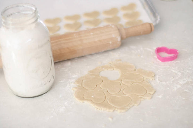 无人,横图,室内,特写,加拿大,准备,擀面杖,面粉,曲奇,饮食,粉色,瓶子,摄影,想法,心型,玻璃杯,彩图,爱