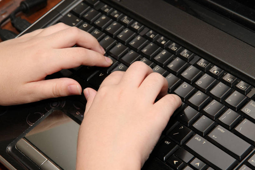 手,一个人,横图,特写,通讯,笔记本电脑,技术,美国,敲打,联系,输入,打字,摄影,点击,敲击,部分,新泽西,无线电技术,按键,彩图