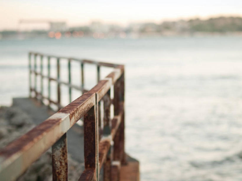 无人,横图,俯视,室外,白天,安全,河流,日落,葡萄牙,生锈,河岸,篱笆,首都,里斯本,自然,摄影,宁静,腐蚀,侵蚀,塔霍河,腐化,锈迹斑斑,彩图,高角度拍摄