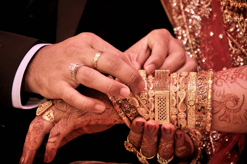 成年人,手,两个人,新娘,新郎,横图,珠宝,孟加拉国,亚洲,套装,艺术,彩绘,首都,拿着,文化,戒指,摄影,部分,放置,袖子,南亚,人体彩绘,印度文化,纱丽,美观,孟加拉人民共和国,异性恋,达卡,开端,纹身彩绘,男人,女人,彩图