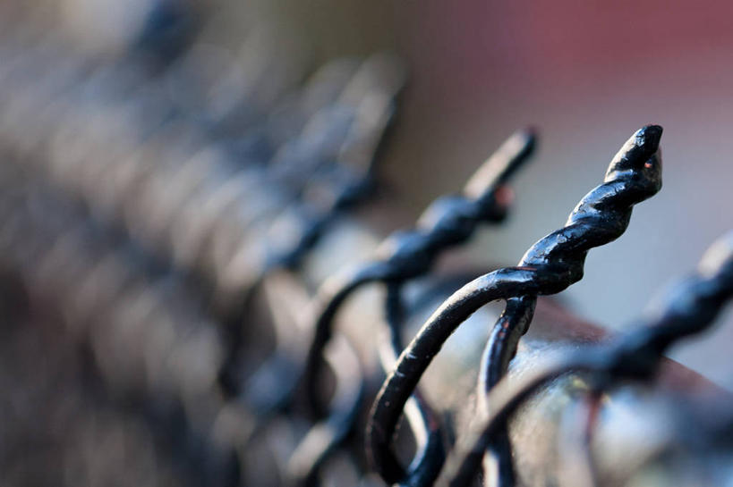 无人,横图,室外,特写,白天,安全,美国,金属,栅栏,篱笆,联系,摄影,铁环,保护,锁链,链条,束缚,限制,漩涡形,马萨诸塞,剑桥,约束,彩图