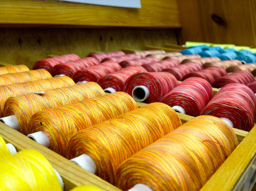 无人,商店,横图,室内,英国,一排,许多,丰富,整齐,线,很多,盒子,排列,零售,摄影,多样,队列,选择,线轴,彩图