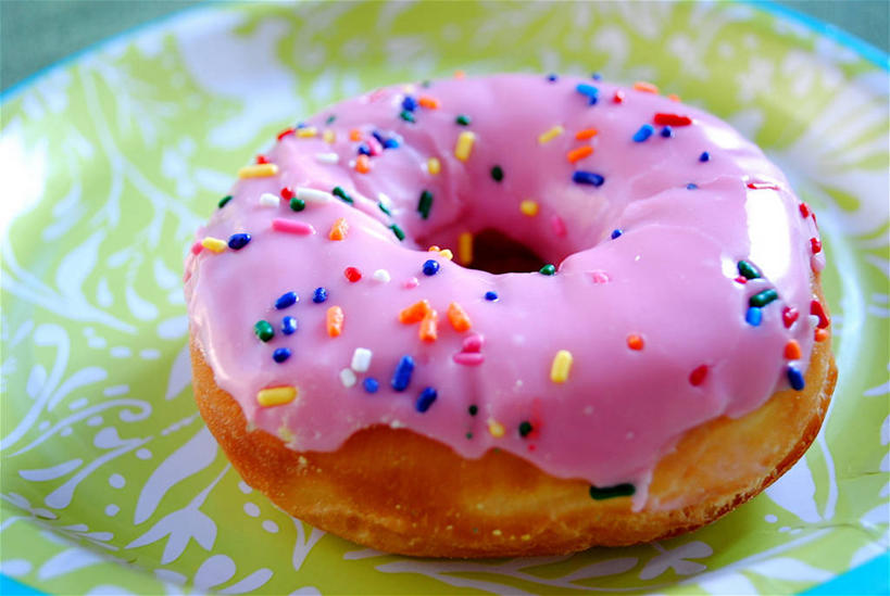 点心,无人,横图,特写,美国,洞,食品,甜点,甜品,小吃,饮食,食物,糕点,粉色,盘子,甜食,诱惑,摄影,多样,清新,多纳圈,糖衣,纽约州,彩图