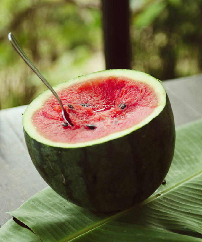 无人,竖图,室内,特写,白天,西瓜,水果,泰国,饮食,汤匙,摄影,香蕉叶,清新,横截面,彩图