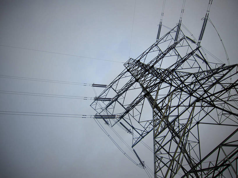 无人,横图,室外,白天,仰视,技术,英国,联系,天空,摄影,能源,电,电源,彩图,低角度拍摄,输电塔,电力线