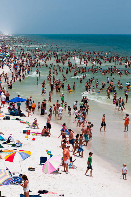 坐,竖图,室外,白天,泳装,度假,海浪,海洋,美国,伞,沙子,雨伞,遮阳伞,水平线,许多人,阳伞,裸露,一群人,摄影,北美,太阳伞,北美洲,享乐,美洲,裸,群众,佛罗里达,佛罗里达州,佛州,阳光州,万里无云,北亚美利加洲,亚美利加洲,彭萨科拉,海滩,休闲活动,步行,彩图,美利坚合众国