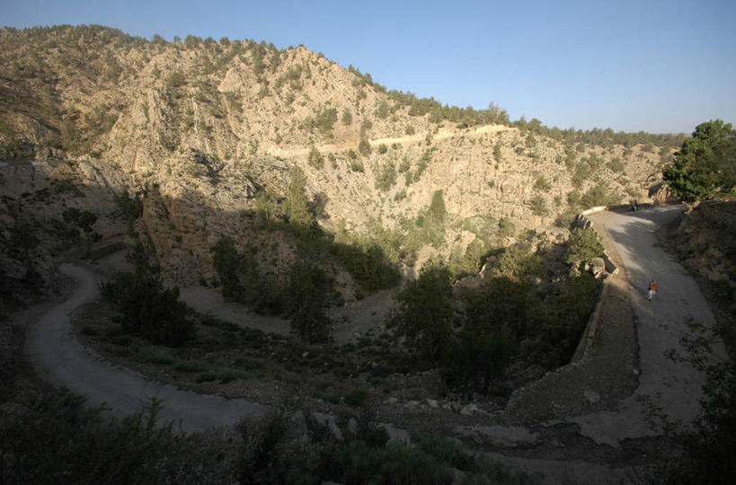 成年人,中年人,一个人,横图,室外,白天,旅游,度假,美景,山,路,巴基斯坦,仅一个男性,仅一个人,仅一个中年男性,景观,娱乐,树,天空,自然,享受,休闲,景色,放松,摄影,早晨,自然风光,俾路支省,男人,男性,中年男性,亚洲人,步行,彩图,独处