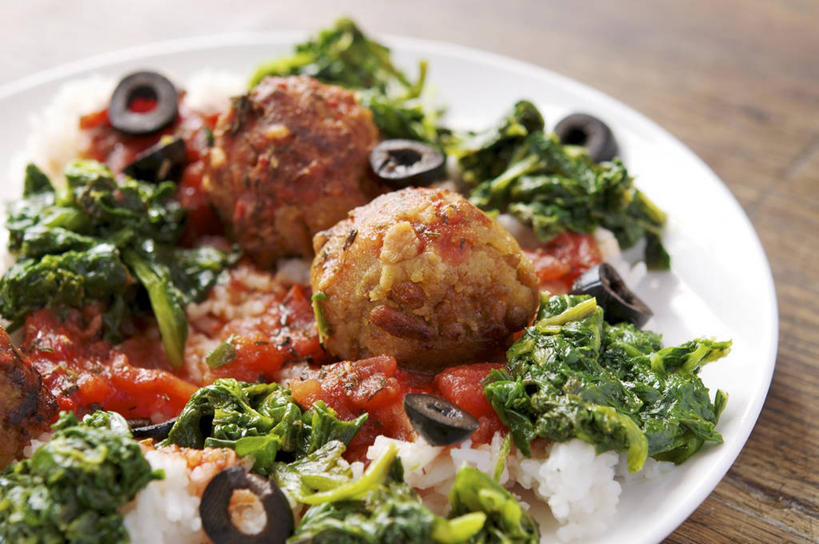 豆腐,无人,横图,室内,特写,晚餐,菠菜,水果,荷兰,木制,冬天,食品,意大利食品,米,饮食,白色,盘子,摄影,意大利文化,健康食物,乌榄,彩图