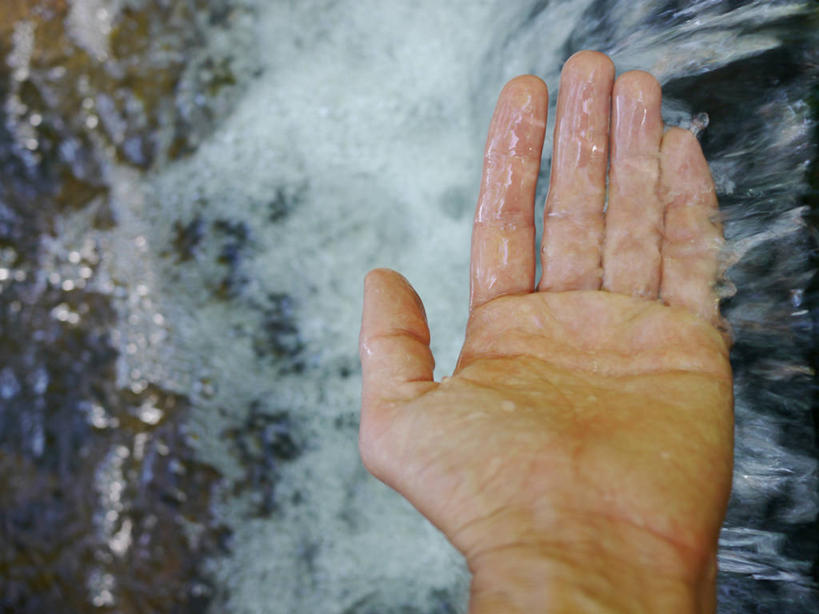 手,手掌,一个人,横图,室外,特写,白天,长时间曝光,水,德国,自来水,摄影,部分,清新,彩图,感知