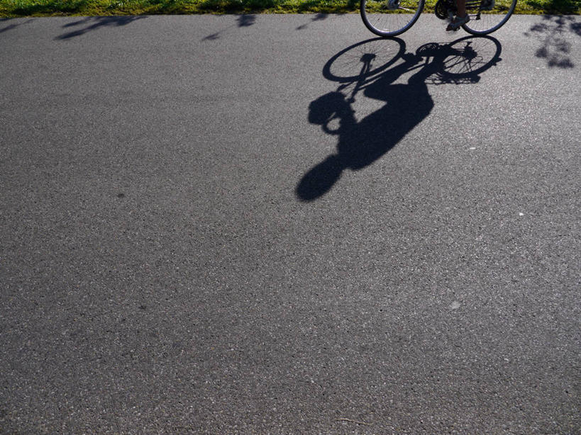 腿,横图,室外,白天,自行车,德国,拿着,车,脚踏车,骑,交通工具,骑车,运输,摄影,载具,沥青,巴伐利亚,四肢,彩图