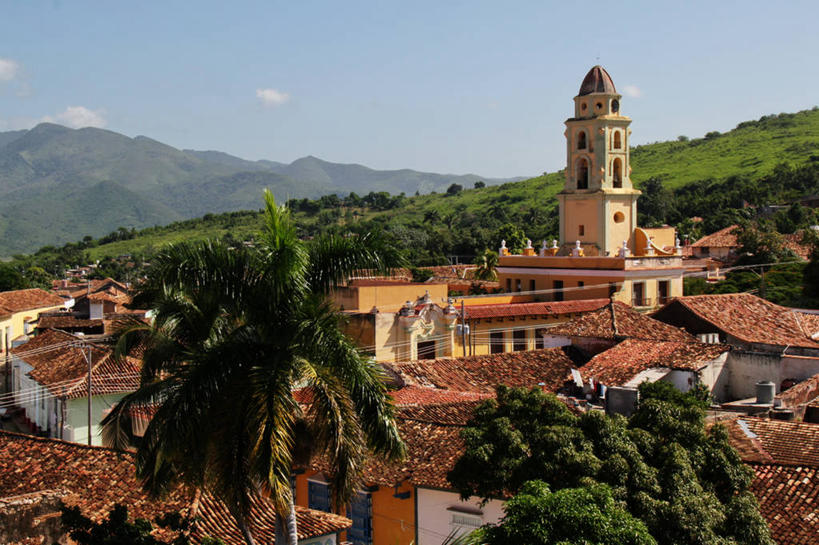 无人,教堂,横图,室外,白天,山,古巴,房屋,屋顶,云,瓦,树,天空,自然,摄影,宁静,基督教,拉丁美洲,彩图