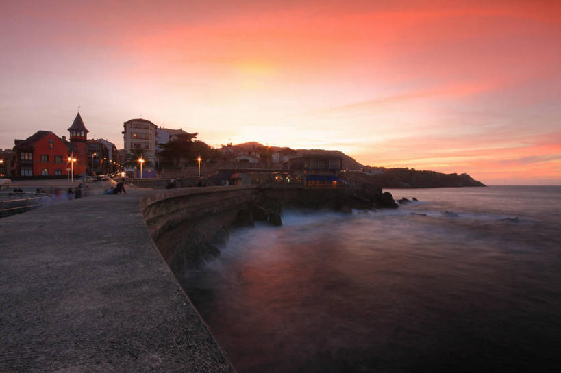 横图,室外,海洋,日落,路灯,西班牙,海岸线,晚霞,霞光,落日,自然,黄昏,彩霞,摄影,宁静,照亮,夕照,薄暮,夕阳,彩图,傍晚,斜阳
