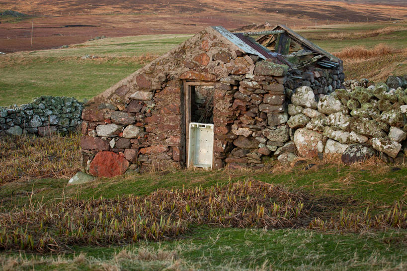 无人,横图,室外,白天,山,门,英国,废弃,破碎,粗糙,地形,破坏,破损,盒子,草,棚,自然,摄影,报废,宁静,粉碎,损坏,废物,毛糙,毁坏,丢弃,毁灭,干的,放弃,抛弃,摧毁,摈弃,设得兰群岛,彩图,屏弃,摈斥,摒除,粗拙